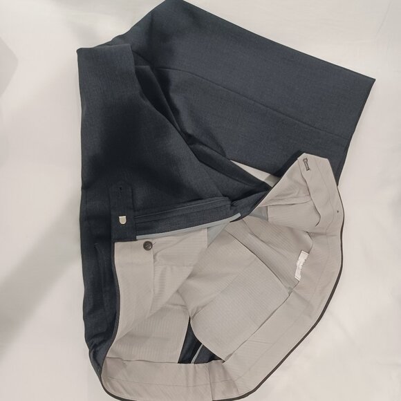 Dark Charcoal Suit. Very sharp. - Picture 6 of 8